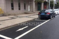 車停在車位也被貼處罰單子？交通警察：這三種停車方式也算違規(guī)！