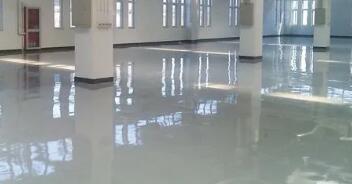 蘇州環(huán)氧地坪廠家，如何理解水泥基自流平砂漿?水泥基自流平地面是超平地面嗎？