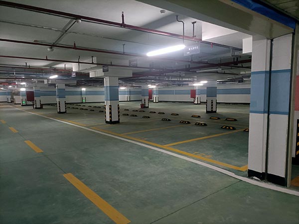 江蘇中穎停車位劃線項(xiàng)目施工案例圖。