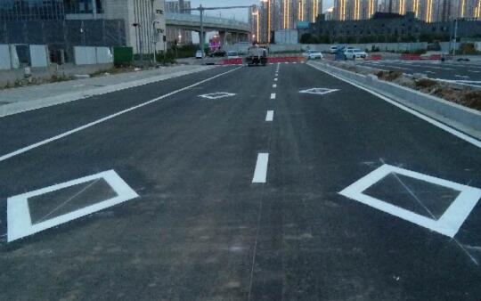 蘇州道路標(biāo)線刮涂過(guò)程中應(yīng)注意的幾個(gè)問(wèn)題？