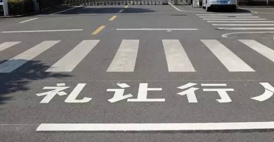 劃定廠區(qū)人車分隔線，營造安全和諧的工業(yè)環(huán)境