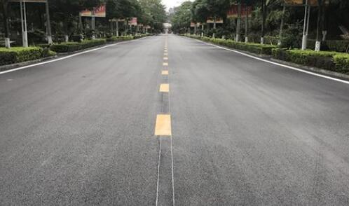 江蘇中穎專(zhuān)業(yè)廠(chǎng)區(qū)道路標(biāo)線(xiàn)設(shè)計(jì)，保障安全高效生產(chǎn)